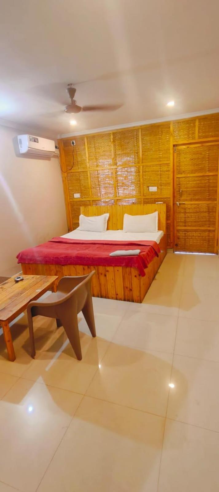 Esther Guest House 칼랑굿 객실 사진
